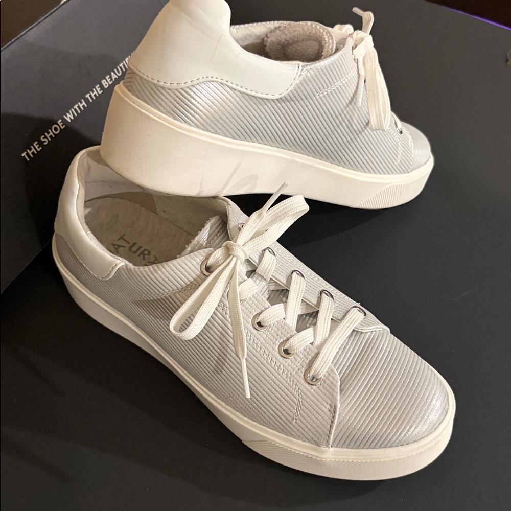 Women's Nauralizer Silver Sneakers